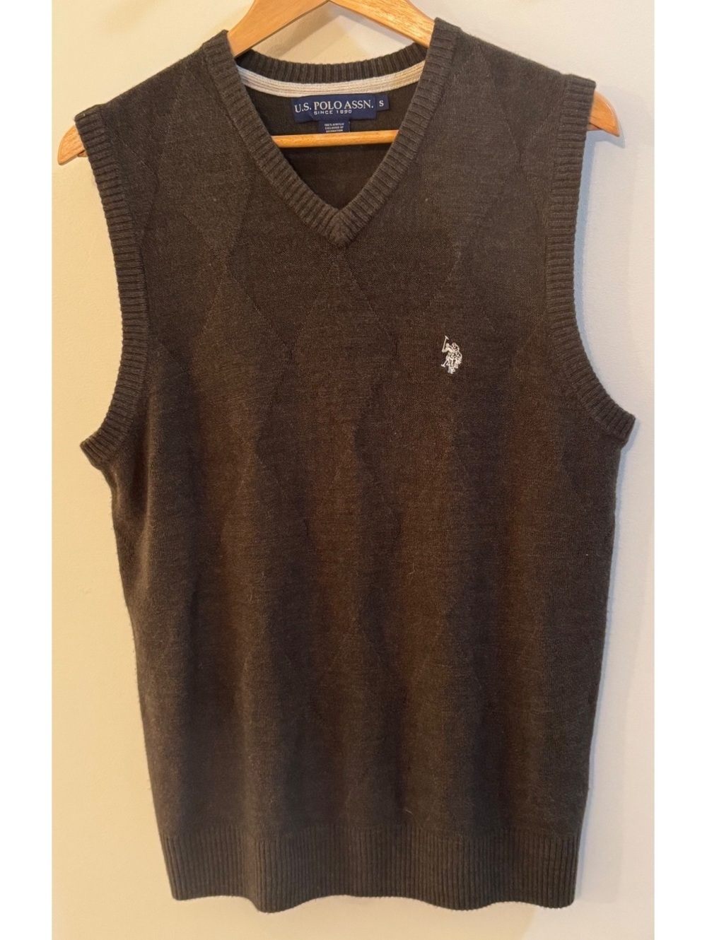 U.S. Polo Assn. Men's Brown Acrylic V-Neck Sweater Vest Size S
